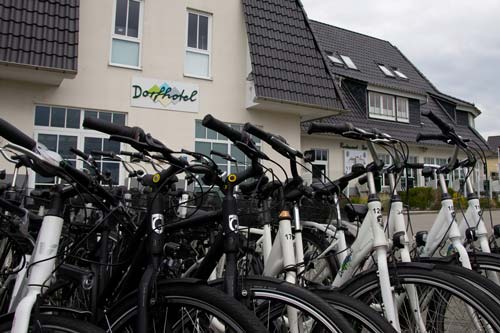 Fahrräder vor unserem Fahrradverleih im Dorfhotel Hotel in Rantum auf Sylt