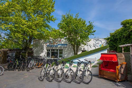 Fahrräder vor unserem Fahrradverleih in Westerland am Bahnhof Fahrräder vor unserem Fahrradverleih in Westerland am Bahnhof
